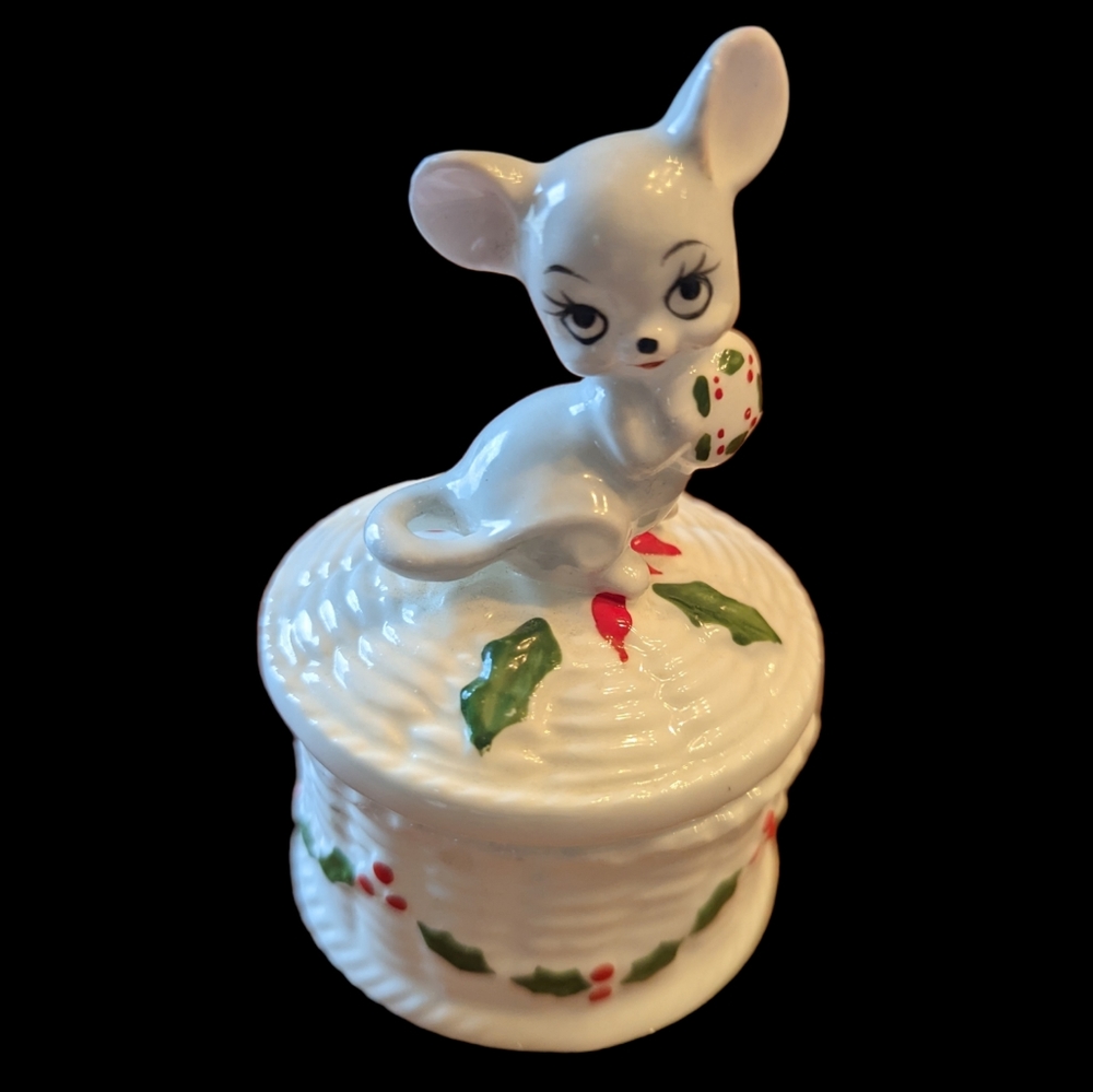 Treasure Master's Christmas mouse trinket box